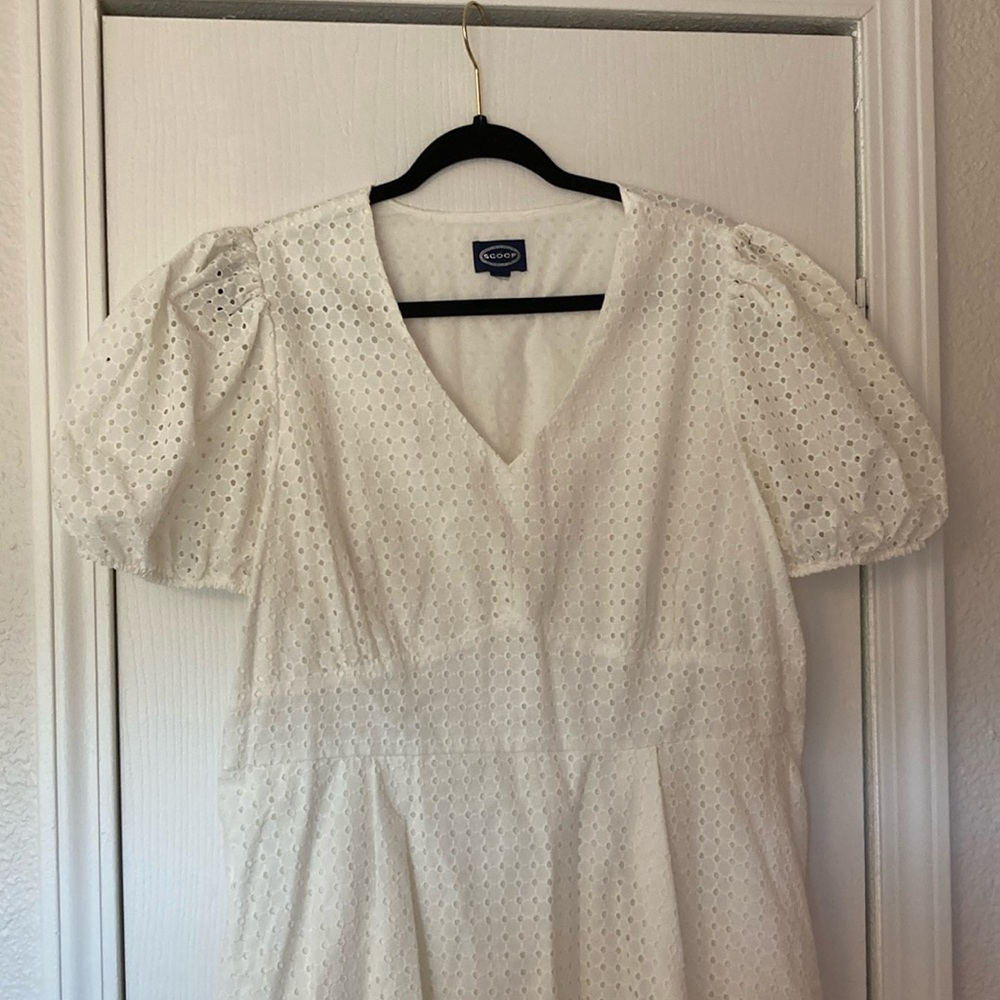 Beautiful dress, dubbel lined. Detailed sleeves